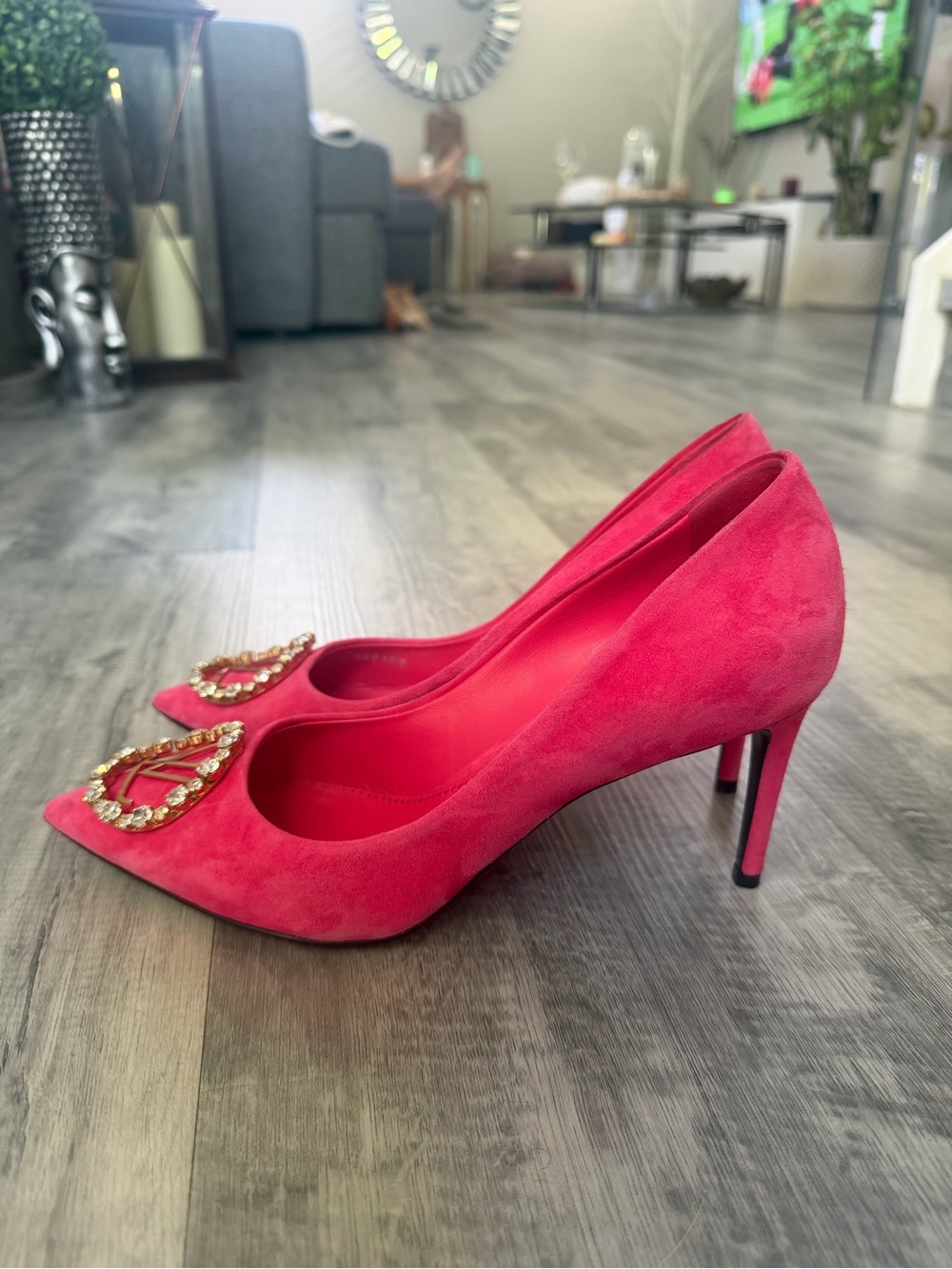 Louis Vuitton Pink Suede Pointed-Toe Heels with Crystal LV Emblem - Picture 4 of 14